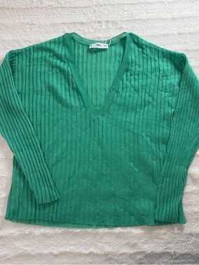 Mango Emerald Green Ribbed V-Neck Sweater Size Small New w/ Snags